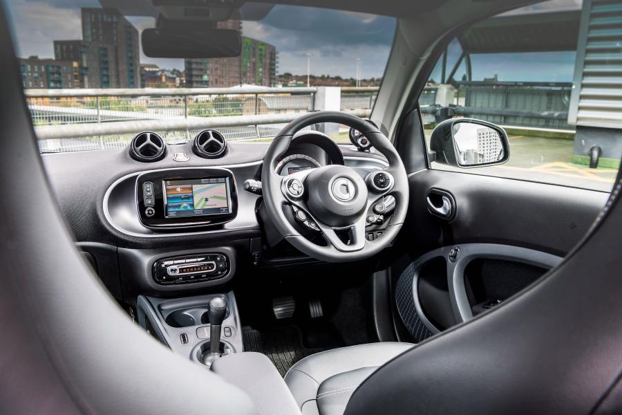 Торпедо Smart EQ ForTwo Prime Coupe (C453) 2018 года  (UK) (фото 23 из 35)
